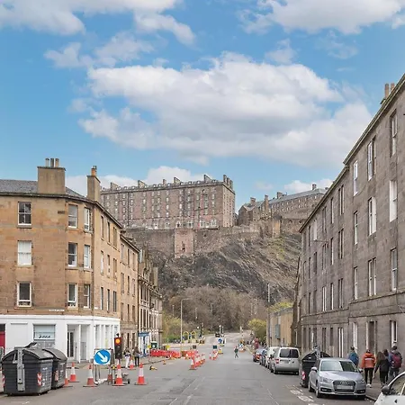 Spacious Ensuite Rooms In Edinburgh City Centre - Excellent Location-3