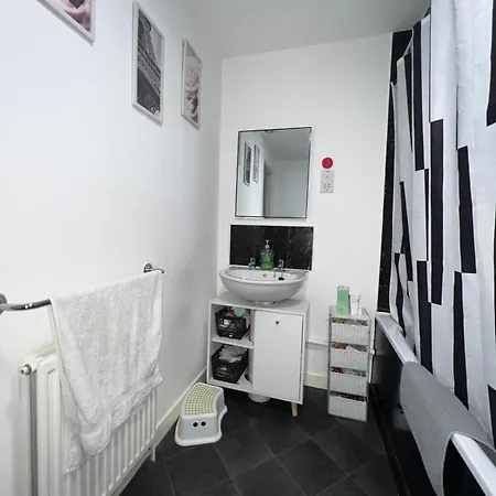 Pretty Room In The Heart Of Edinburgh-2