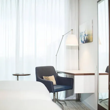 Courtyard By Marriott Edinburgh West-3